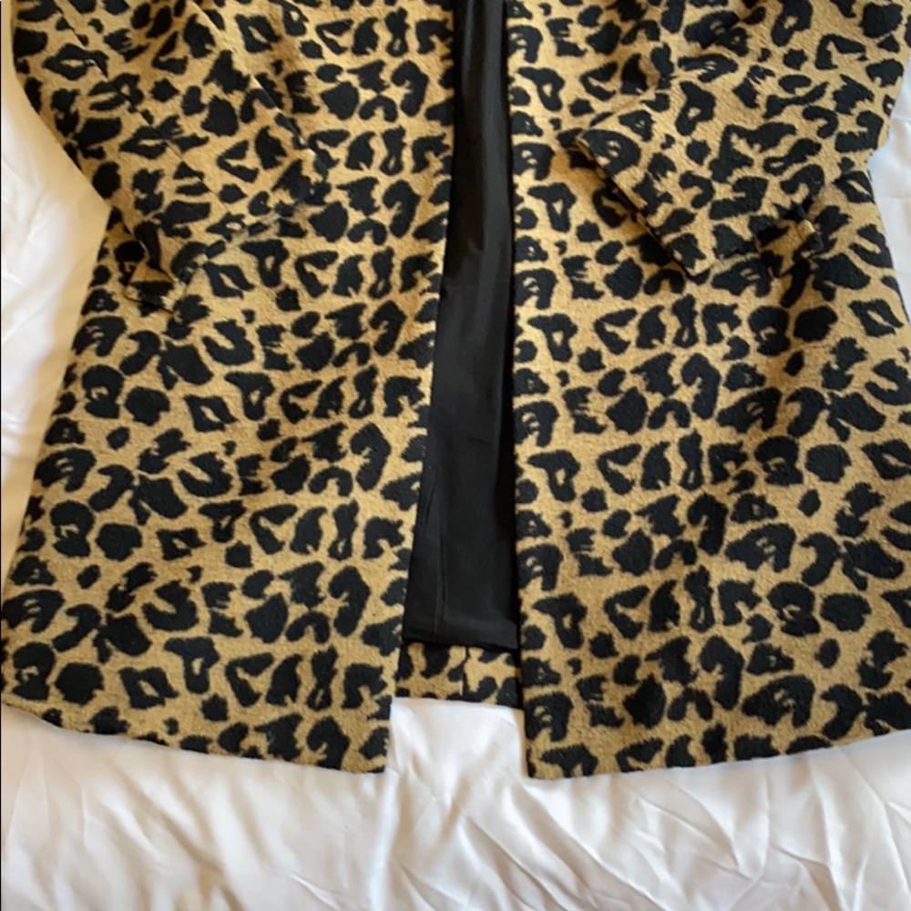 Lulu’s Tan Leopard Print Coat - Picture 4 of 5